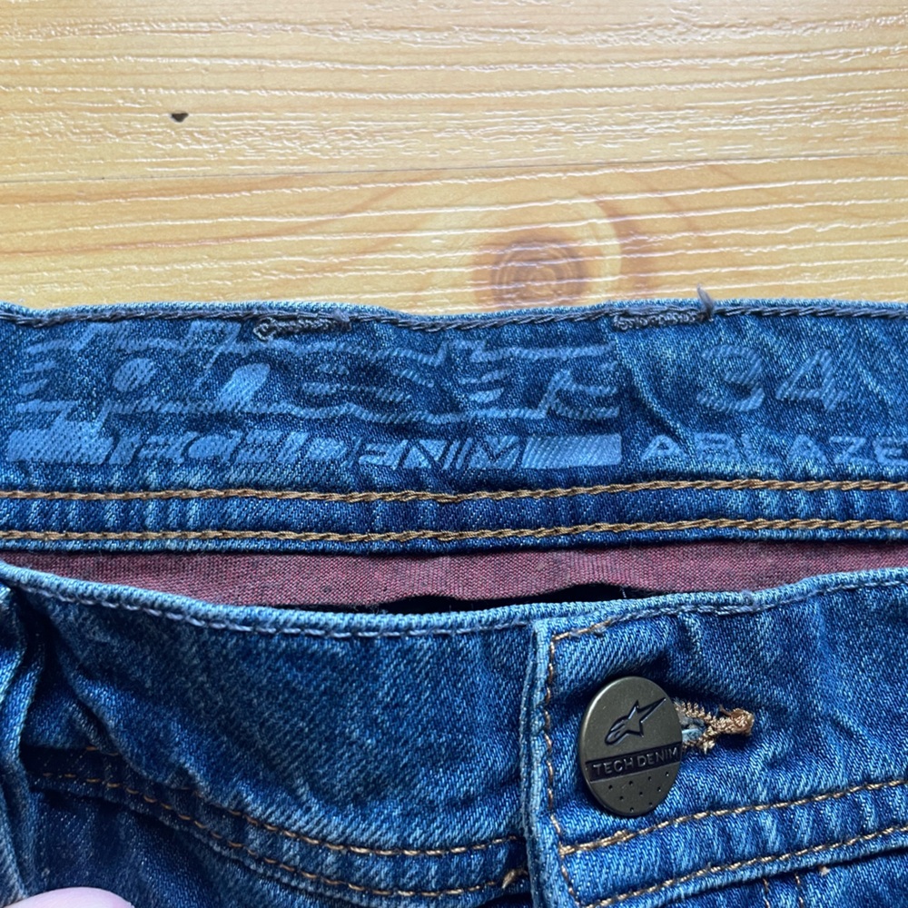 Alpinestars Men's motorcycle jeans with Kevlar. Standard wash denim color - Picture 2 of 15